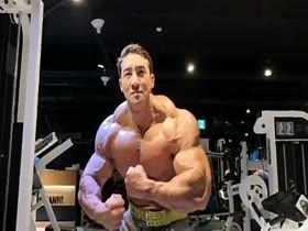 Chul Soon Bounces his Massive Pecss