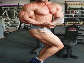 Glasses and Muscles - Samuel Zapata Belchi