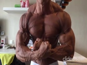 Heru's Cut Muscular Hotness