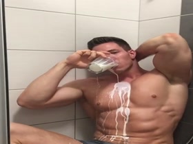 This is really messy, but really hot!