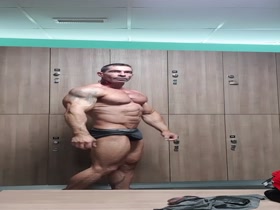 Mature Tatted Bodybuilder Posing Practice