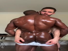 MUSCLE WORSHIP !