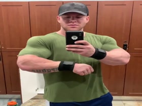 Justin Huyghue in the Locker Room