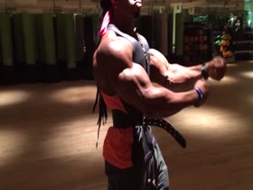 Ulisses Posing Clip