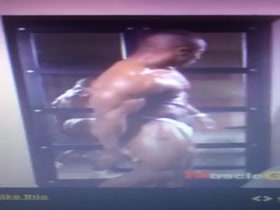 Bodybuilder Muscle Worship