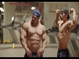 Bodybuilder vs Classic Physique