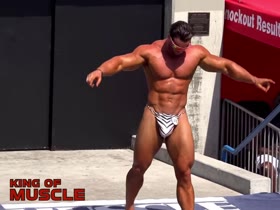 Calum Von Moger stage posing