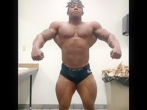 Tonio Burton - Flex Posing