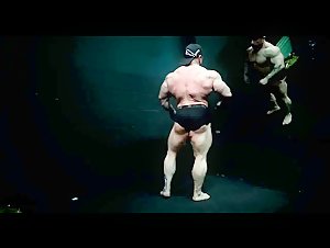 Freaky Thick Muscle Daddy Flexing