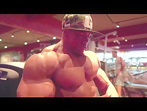 Ricardo Pumped and Flexin