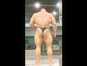 Big Ramy Posing Practice