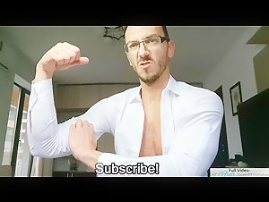 HULK OUT - Destroying Shirt with MUSCLES