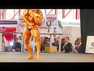 Hawez Sardar Ismail - Kurdish daddy bodybuilder