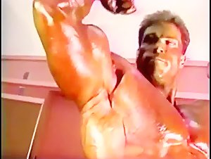 Phil Hernon Megapecs Bounce