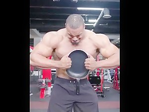 Muscles V. Frying Pan 2