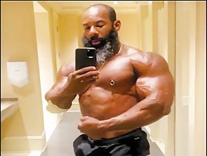 Daddy Niven Muscle God