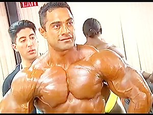 Tevita Aholelei Pump & Pose