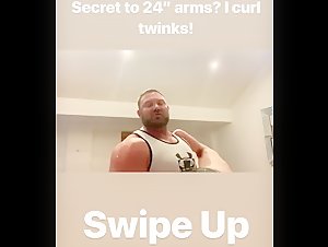 Bodybuilder dominates small man