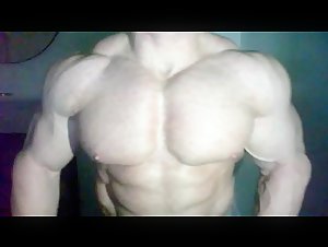 The masked Bodybuilder webcam (MuscleBullxxx29)