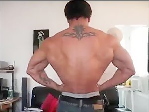 showing off the muscles - anybody know who he is??