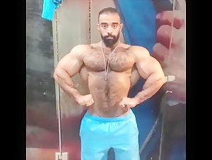 Hairy Muscleman Flex!