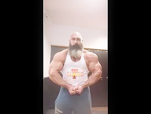 Daddy Stip down and pose for you!