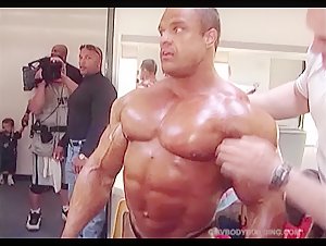 Muscle Advent Calendar Day 5: Marko Savolainen in the pump room