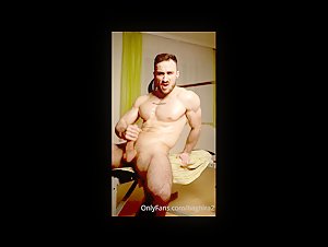 Hung muscle stud cums during bench press