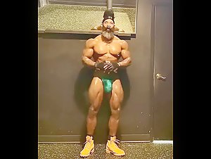 Infinity Nokia bulging and posing