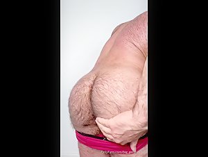 ONE BIG HAIRY MUSCLE FUCKER !!