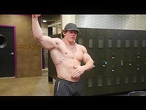 Sam Sulek - Fresh Haircut. Fresh Posing