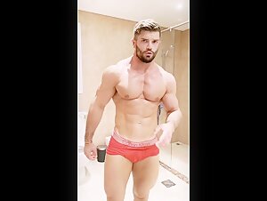 Muscle God Fabien sweaty workout