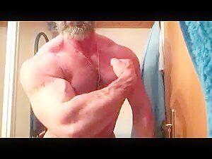 Daddy need to be worship his new gainz!