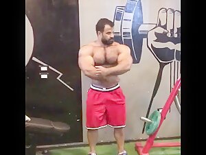 MASSIVE MUSCLE POSING