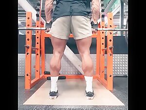 impressive legs demonstrate deadlifts