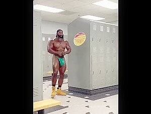BLACK MUSCLE IN LOCKER