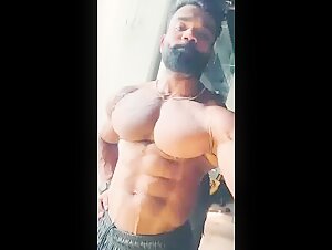 MUSCLE ADMIRATION
