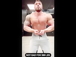 Gay Bodybuilder Flexing - Carson Vale