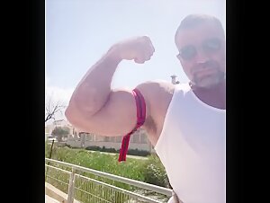 daddy measuring his thick muscles