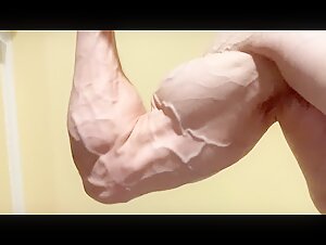 BicepsAndVeinage