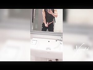 Muscle Bigcock-Public cum