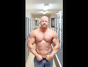 Daddy flex his new gains