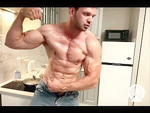 Erik's ripped muscles - full vid in descr. box
