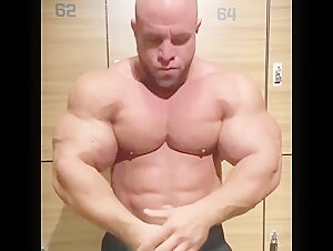 bulat sologub - getting so big, so fast, he's gonna pop