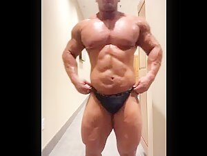Thick “Elliot Dermond” Monster Flex!