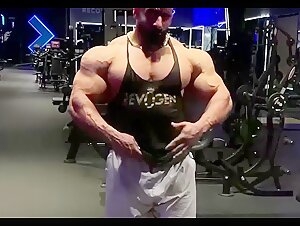 Hadi Shares His Shorts