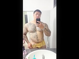 🔥Tatooed muscle stud cumming💦 beefymuscle.com