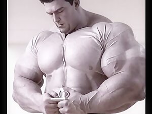 Massive Muscleman in ultra-tight Shirt…