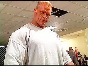 Muscle Advent Calendar 2025 Day 3: Jeramy Freeman in the pump room