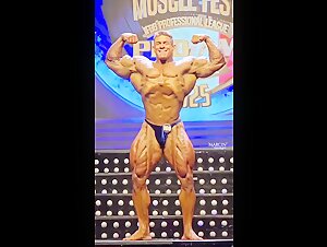 Joan Pradells IFBB PRO